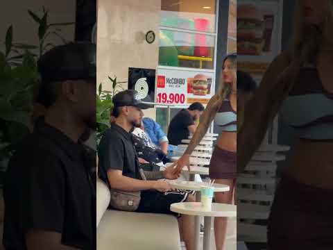 LA PELEA POR LOS CLIENTES NORMAL EN ELLAS 😂😂😂