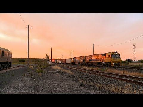 1PM6 Pacific National Freight Train At Sunset (18/11/2020) - PoathTV Australian Railways