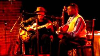 David "Honeyboy' Edwards at the Yale with Les Copeland