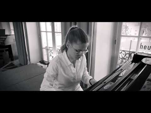 Johanna Summer - Emily