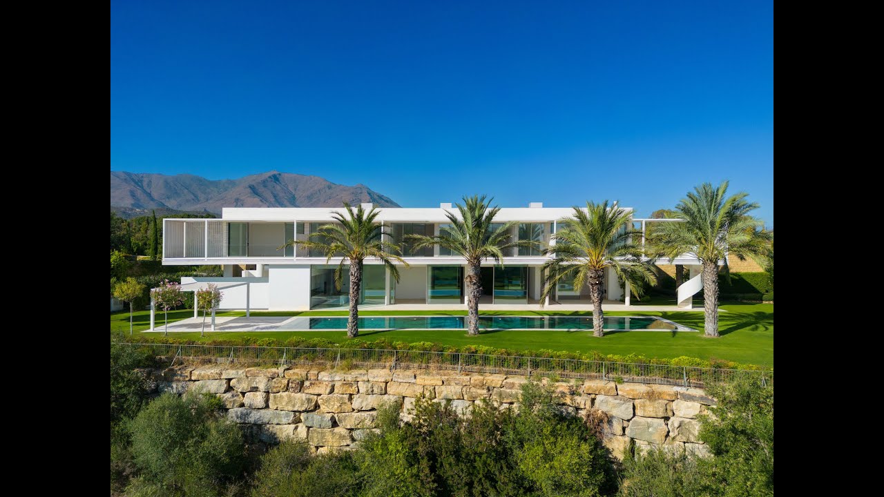 Villa de 5 chambres neuve et élégante, en première ligne du golf de Cortesin, à vendre à Casares