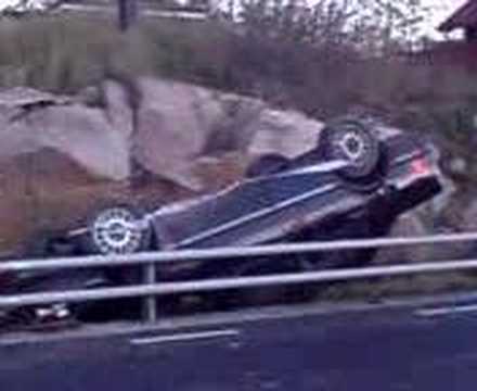 Bil vid sidan av vägen