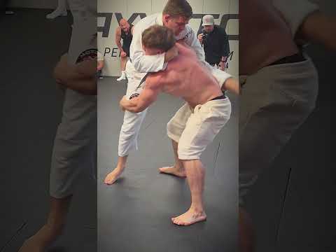 Brutal Power vs Soft Technique – Bodybuilder vs Blackbelt Fight 4