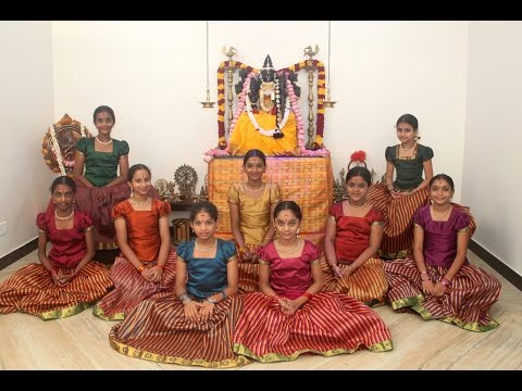 Ayigiri Nandini - Navadurgas singing Mahishasura Marddini Sthothram - 'Vande Guru Paramparaam'