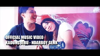 Download lagu Ndarboy Genk feat. Ajeng Sereal - Kadung Jeru mp3 Download lagu Ndarboy Genk feat. Ajeng Sereal - Kadung Jeru mp3