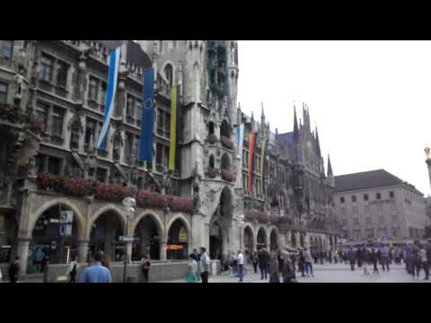 Marienplatz Munich : Glockenspiel (Clock Tower), Rathaus (City Hall) and more! | 2bearbear.com