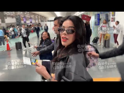 ¡KENIA OS PROVOCA TREMENDA CORRETIZA! 🚨💥 NO ATIENDE A PRENSA NI FANS EN EL AEROPUERTO DE LA CDMX
