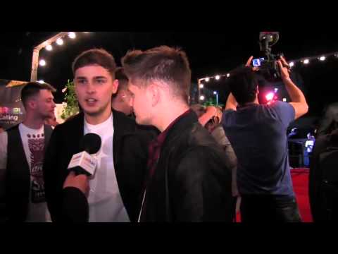 ESCKAZ in Tel Aviv: Meeting Joe & Jake (United Kingdom) on the red carpet