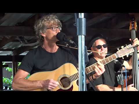 Two Faces (aus Altötting) spielen abracadabra