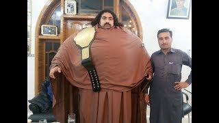 Khan Baba The Pakistani Hulk is Fake !
