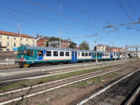 Una domenica di treni in transito nella stazione di Novara