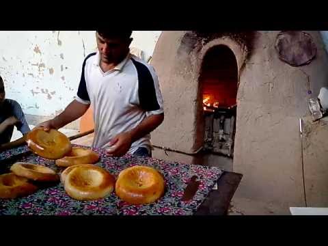 Usbekistan Reise Doku: Brot backen im Lehmofen: traditionell (1)
