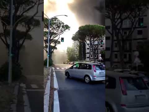 Roma - In fiamme autodemolitore a Centocelle -2- (09.07.22)