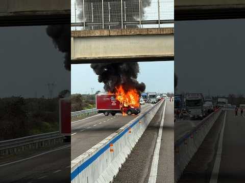 Two bandits arrested after a shootout in an armored van on the Lecce-Brindisi highway.