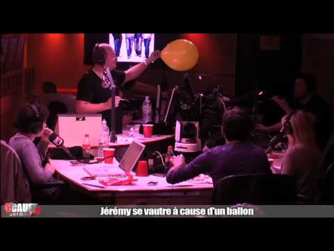 Jérémy se vautre à cause d'un ballon - C'Cauet sur NRJ