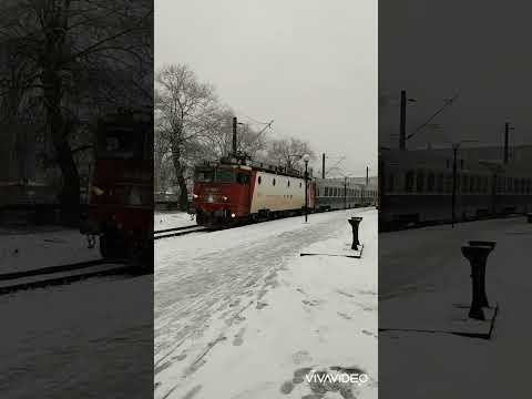 Tren IR 1832 Cluj Napoca-Galati soseste in statia Vatra Dornei Bai.(19 01 2024)