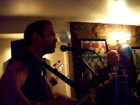 Ewan MacFarlane - New Rage Hope Song - Live in Greyfriars Bar, Perth