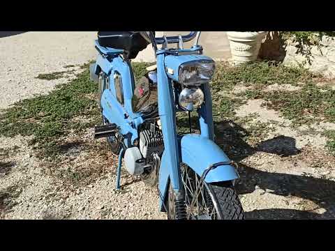 mobylette av88 bleu restauration complète a l'atelier 84 Cyclos