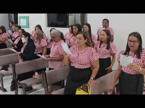 A igreja está Orando