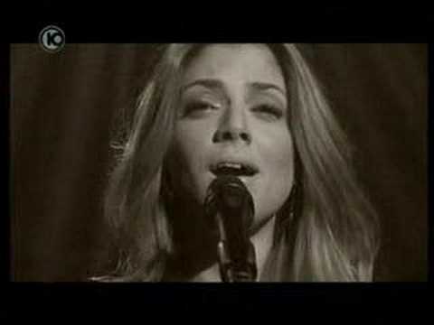 Shiri Maimon - Kshe'Halachta LIVE at Lior Shlain