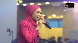 Download lagu Nabila Razali Duet Bersama Renggo ARROW 'Niat Hati Tak Nak Berpisah' mp3 Download lagu Nabila Razali Duet Bersama Renggo ARROW 'Niat Hati Tak Nak Berpisah' mp3