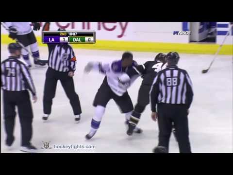 Wayne Simmonds vs Jeff Woywitka Mar 2, 2010