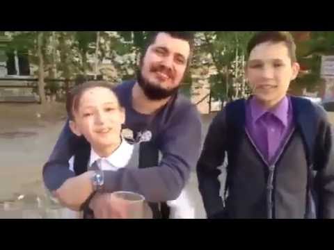 Паша Техник встретил фанатов