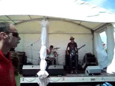 hijack at the main stage..... hijack the radio live @ extreme day 2 .