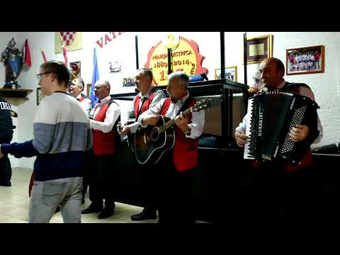 Črleni lajbeki      Cvjetličanka