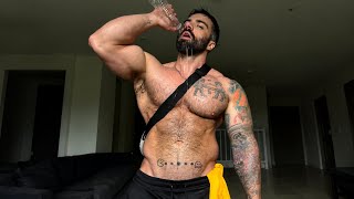 Very Masculine Vibes From This Man