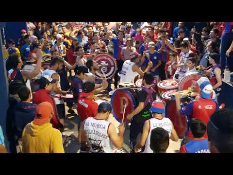 "La Murga Del Ciclón haciendo la previa del Banderazo Azulgrana (Yo vengo de Barrio Obrero)" Barra: La Plaza y Comando • Club: Cerro Porteño