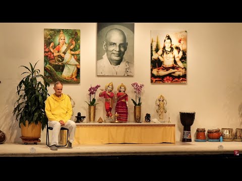 YOGA "Für den Rücken" mit Wolfgang - Yoga Vidya Mittelstufe Live - 16:00 Uhr 17.08.2021