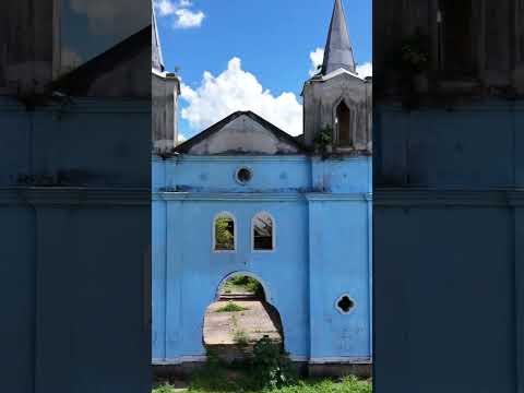 Um voo de drone sobre as históricas ruínas da Igreja de Nossa Senhora das Dores, Santos Dumont/MG.