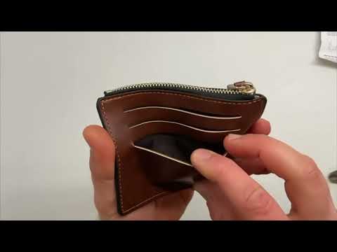 KAKUYI Portafoglio uomo, Design che deve piacere, zip non fantastica, per il resto discreto