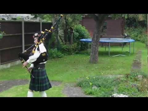 I See Mull on bagpipes