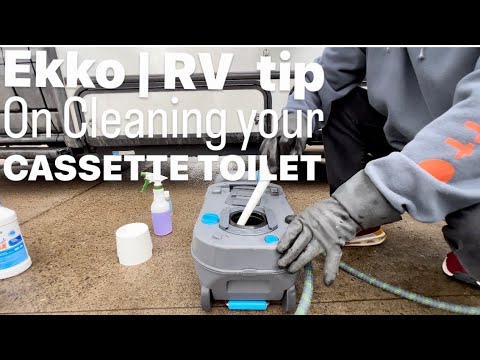 WINNEBAGO EKKO & RV | DEEP CLEANING YOUR THETFORD CASSETTE TOILET | TOILET BRUSH