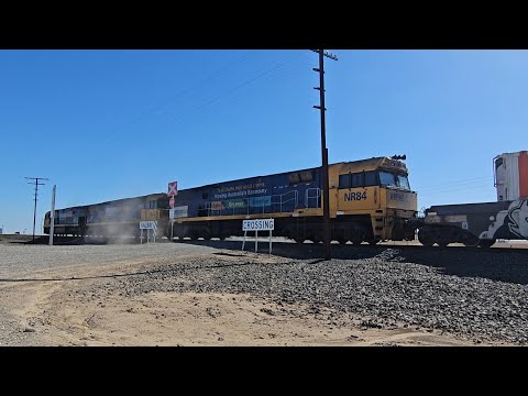 7PM5 PN up "Linfox Express #4" (NRs 70 44 84, 49P), Perth to Melbourne, 1705, 23/12/25, Pimpinio VIC