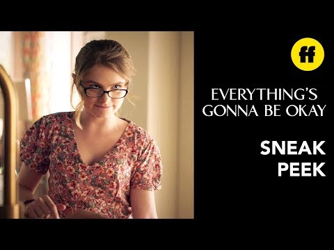 一切都會好起來的第一季，第9集｜偷拍：瑪蒂爾達與德雷亞調情｜Freeform (Everything's Gonna Be Okay Season 1, Episode 9 | Sneak Peek: Matilda Flirts With Drea | Freeform)