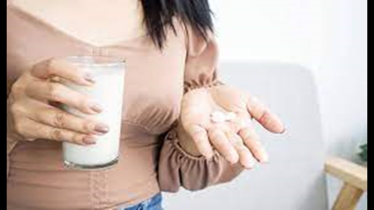 Tomar remédio com leite corta o efeito