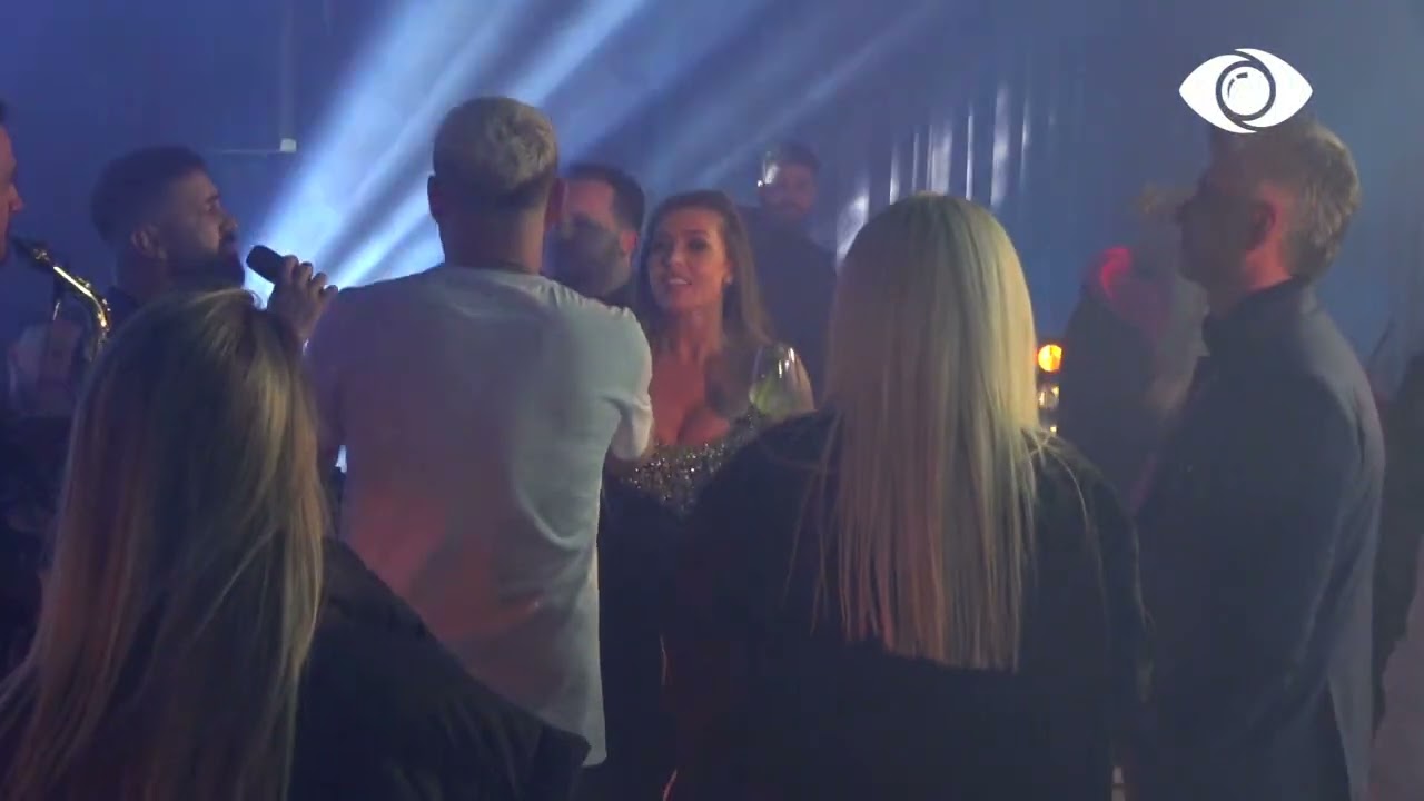 Banorët kërcejnë Napolonin