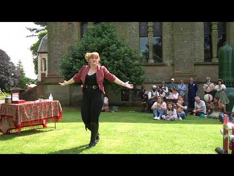 Madam Misfit - "The Wombling Song" at Papplewick Steampunk Weekend 2021