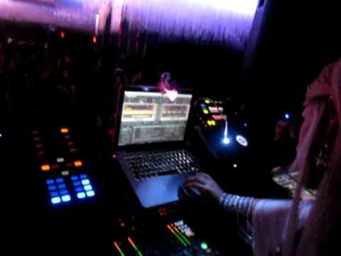 Giulia Regain play at CIENNA (Astoria, New York, USA) - super italian party!