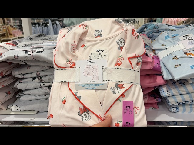 Vídeo relacionado con Conjunto de pijama largo de forro polar para niños con estampado de mando de videojuegos The Pyjama Factory, Negro, 7-8 años