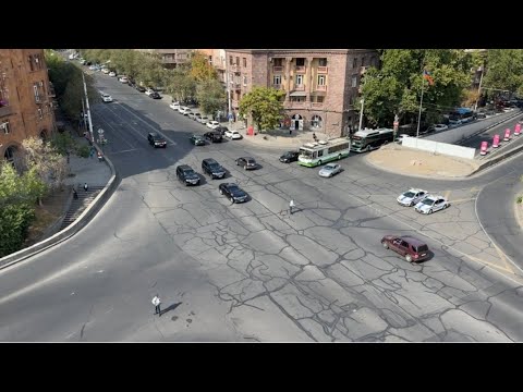 Երևանցիները ինչպես են «ողջունում» վարչապետի շարասյունը