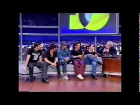 Jô Soares mostra a musica Bebe Negão de Renato Fechine ao Titãs.