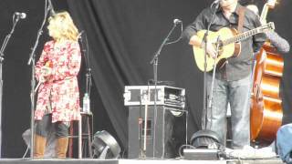 Alison Krauss &amp; Union Station at Hard Rock Calling - Dustbowl Children