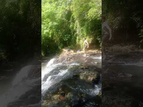 hoje ótimo dia para nadar na cachoeira pertinho da minha casa no laranjal Paraná