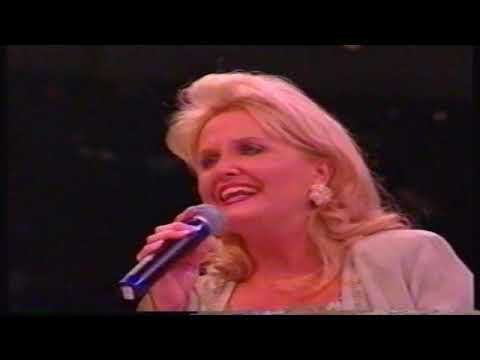 15-2001-09-15 NQC Saturday - Karen Peck & New River
