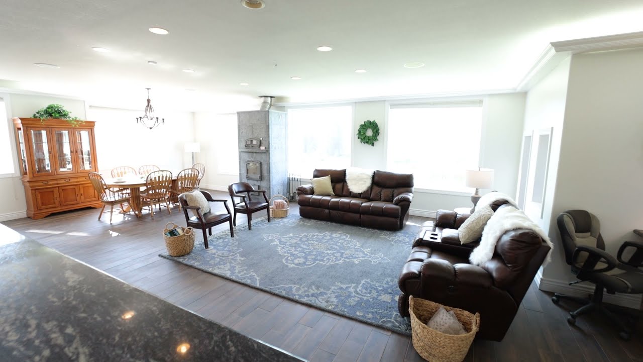 Alaskan Air BnB Rental | Large Lake House
