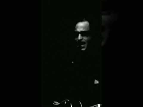 VSETCI SA ZIDEME V JEDNEJ POSTELI Unplugged Robo Grigorov (shorts)